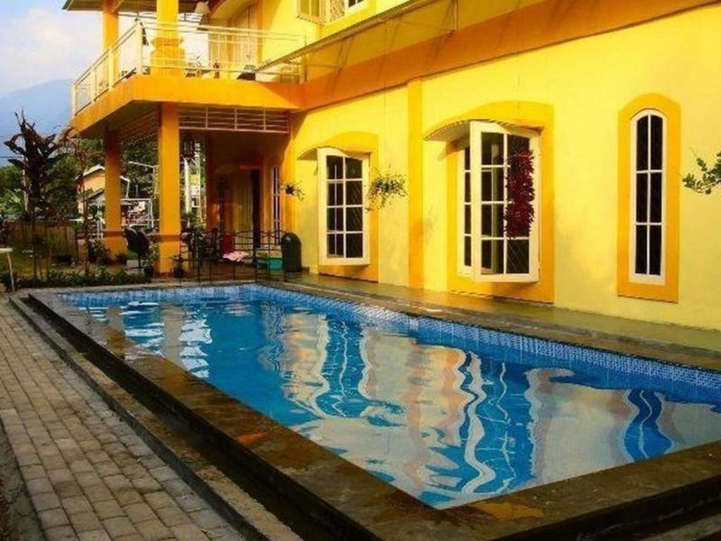 Arimbi Cibulan Suites Tjisarua Exterior foto